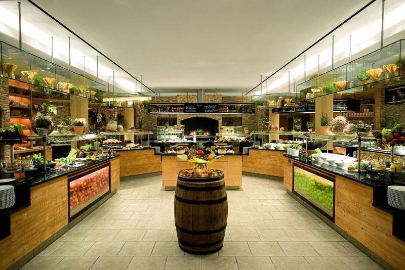 Schlosshotel Kitzbuehel A-Rosa Collection Εξωτερικό φωτογραφία The salad bar at Seasons 52