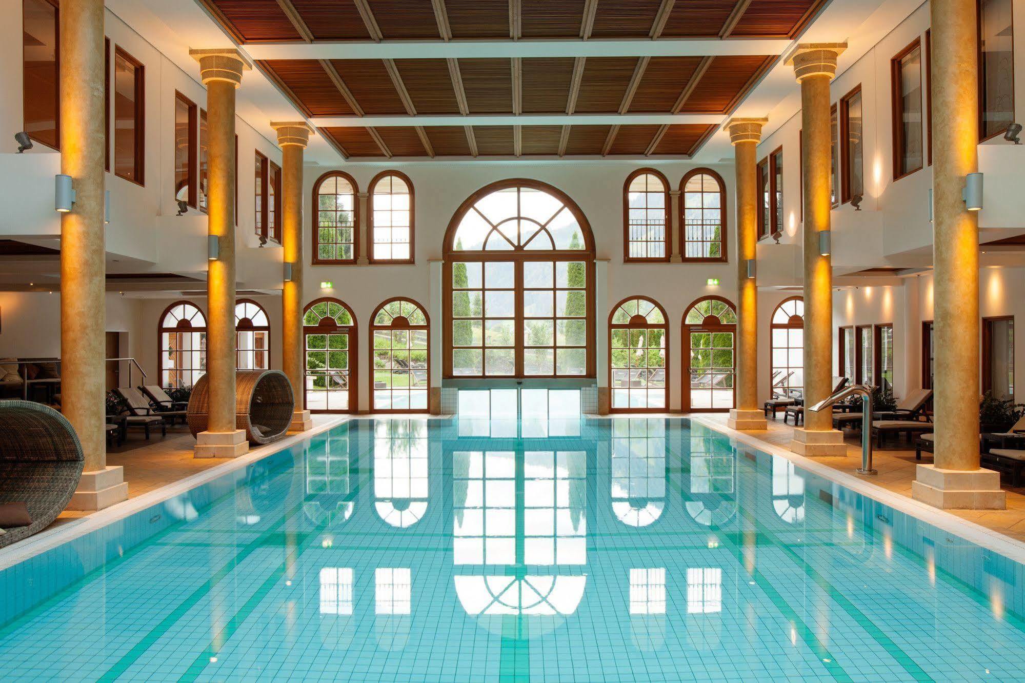 Schlosshotel Kitzbuehel A-Rosa Collection Εξωτερικό φωτογραφία The swimming pool at the Hotel